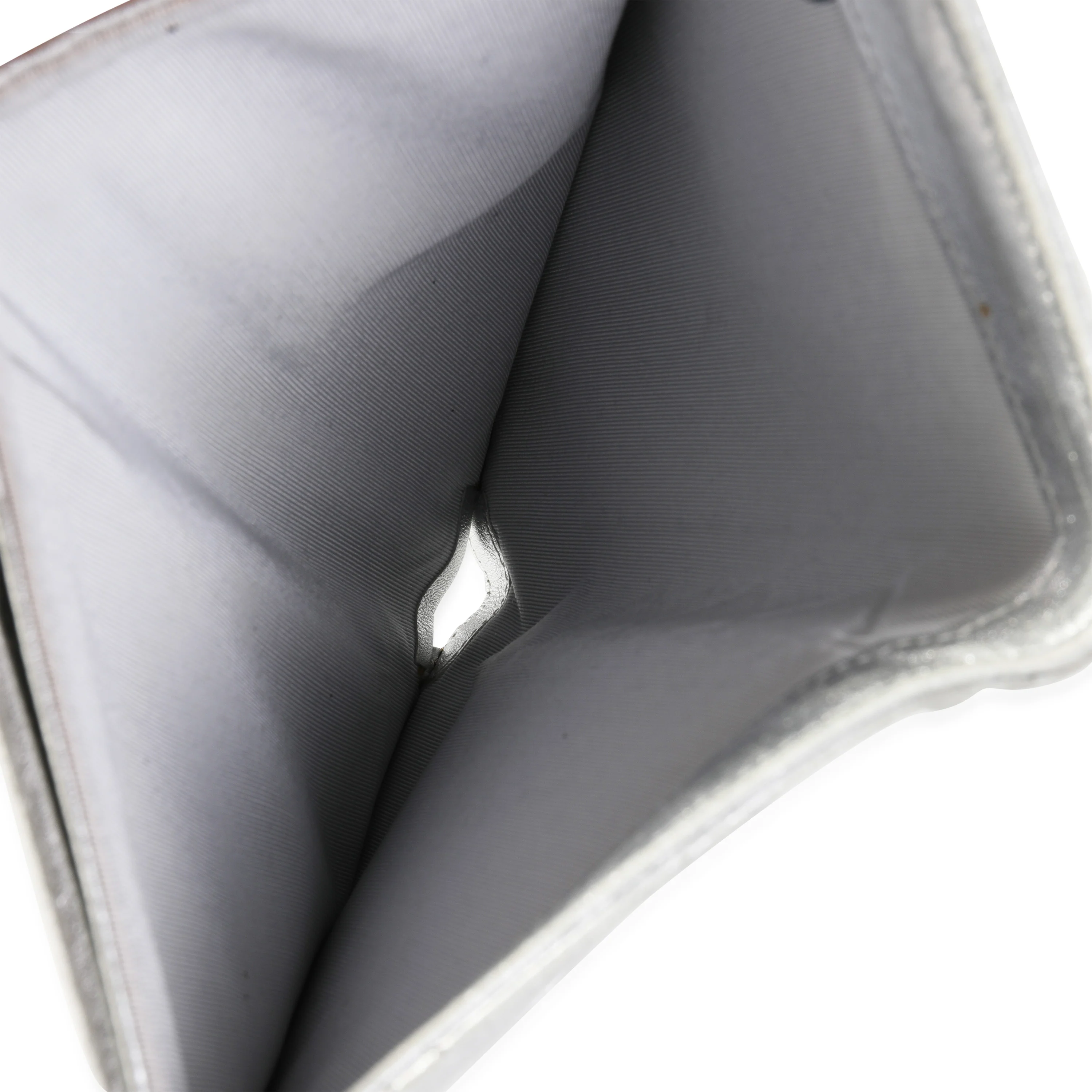 Chanel Metallic Silver Quilted Lambskin Leather CC L-Yen Wallet - Image 8